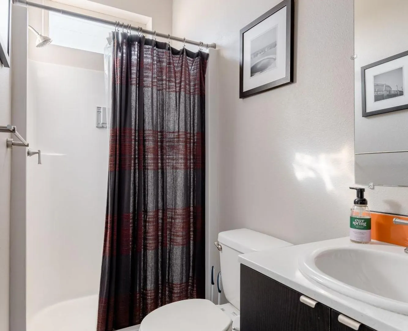 Modern Portland Studio - Food Carts & Local Shops Apartment