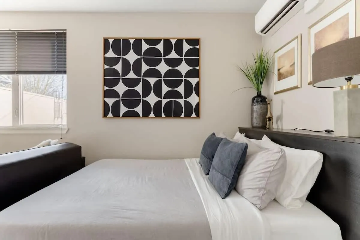 Modern Portland Studio - Food Carts & Local Shops Apartment